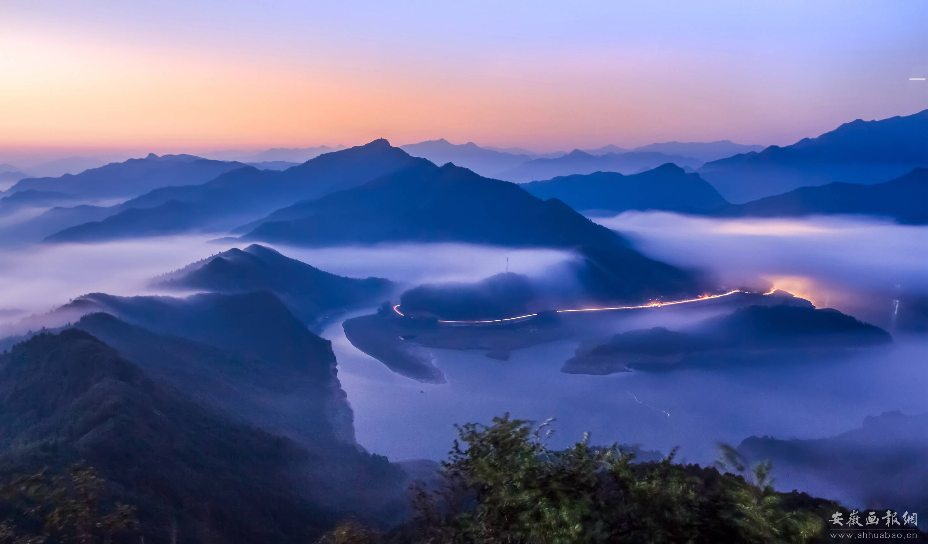 云漫屋脊山